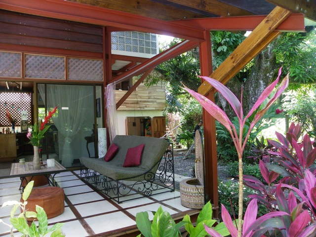 Casa del Mango vacation home patio